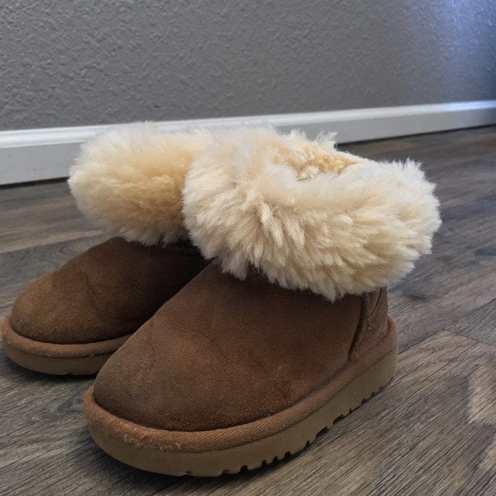 🎉SOLD🎉 Toddler girls UGG boots